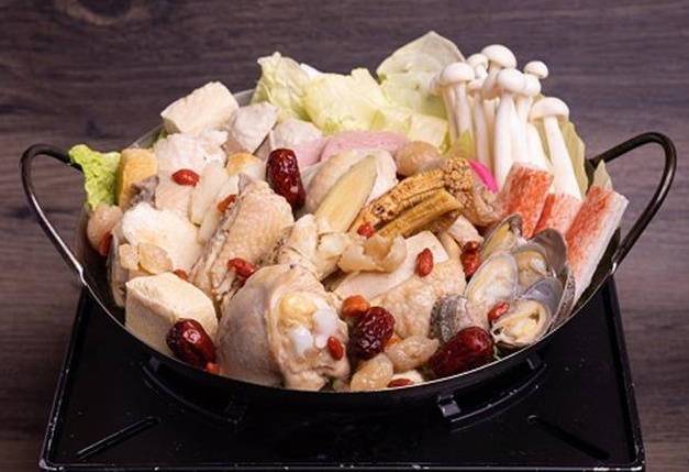 H11 - 酒香藥膳雞鍋 配冬粉 | Chinese Herb Rice Wine Chicken Hotpot w/ Vermicelli